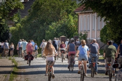 Durch Klein Ziethen auf der malerischen Pflasterstraße Richtung Dorfausgang <br/><p style="font-size:10px">© Arno Declair</p>